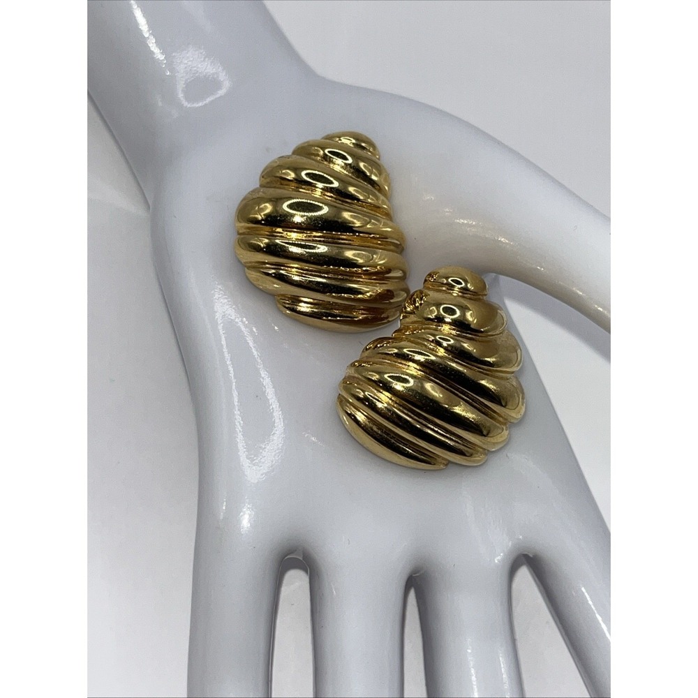 Vintage Givenchy Earrings Gold‎ Tone Designer Signed Swirled Heart Day To Night - Picture 4 of 6